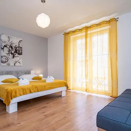 Apartment Ding Dong